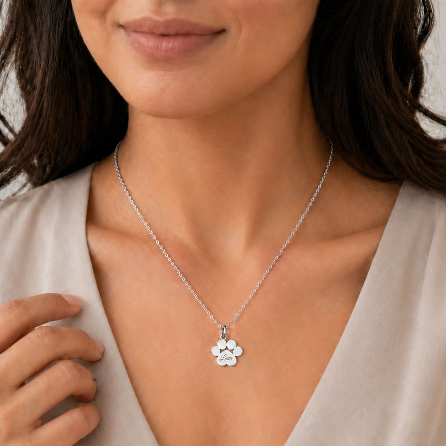 Personalisierte Pfoten Halskette mit Gravur – Edelstahl Schmuck für Hundemama & Katzenmama