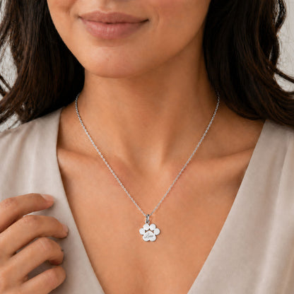 Personalisierte Pfoten Halskette mit Gravur – Edelstahl Schmuck für Hundemama & Katzenmama