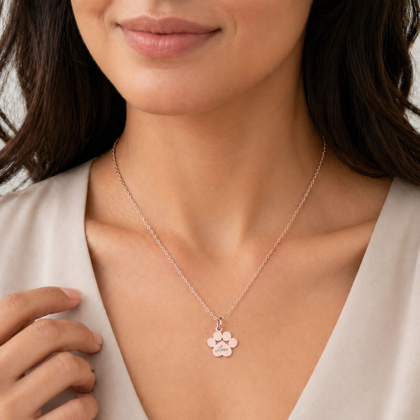 Personalisierte Pfoten Halskette mit Gravur – Edelstahl Schmuck für Hundemama & Katzenmama