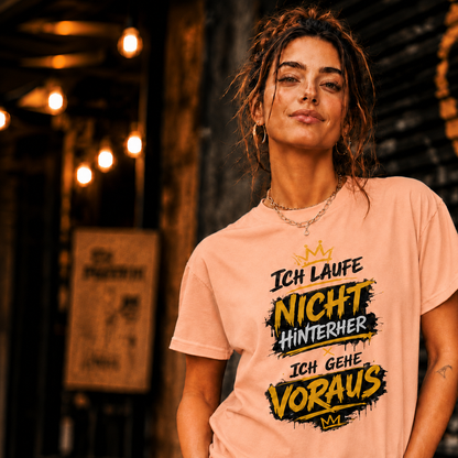 Statement T-Shirt Statement Shirt „Ich laufe nicht hinterher - ich gehe voraus" Unisex