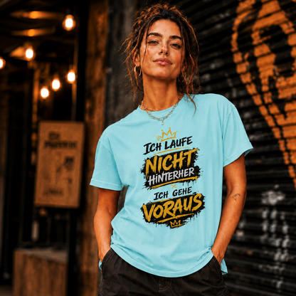 Statement T-Shirt Statement Shirt „Ich laufe nicht hinterher - ich gehe voraus" Unisex